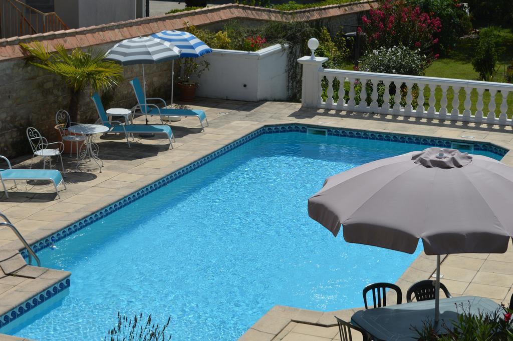 Hotel "Les Peyres" Lamothe-Landerron Pokoj fotografie